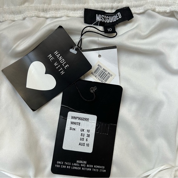 Missguided Women’s White with Blue Embroidery Romper. Size US 6. - Picture 13 of 15